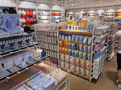 -名创优品(北京新中关购物中心地铁层店)