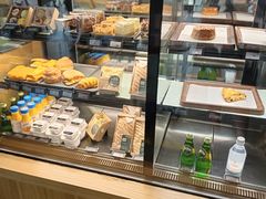 面包甜点陈列柜-星巴克臻选(济南万达店)