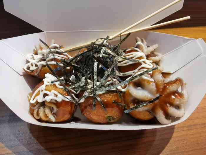 泉鲤章鱼烧(大卫城店)-"整只章鱼烧 [薄荷]环境:这家在大卫城.