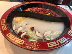 鸳鸯锅底-京门活鱼馆·鱼火锅(百子湾（原红庙）店)