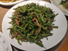 鲜豆角炒肉丝-姥姥家春饼店(佳亿时尚广场店)