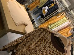 -URBAN REVIVO(济南领秀城贵和购物中心店)