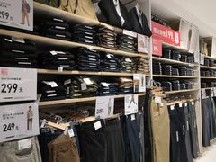 货架-优衣库(重庆星光时代广场店)
