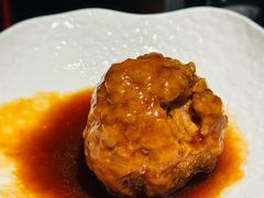 鸭蛋黄狮子头-梅飞酒家(桑园路店)