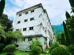 -四川汶川特大地震漩口中学遗址