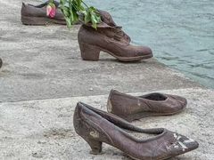 -多瑙河畔鞋履雕塑