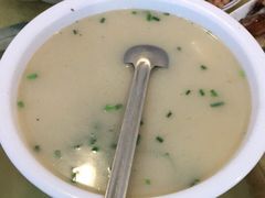 鱼骨豆腐汤-华兴餐厅·招牌生鱼片(桃园路店)