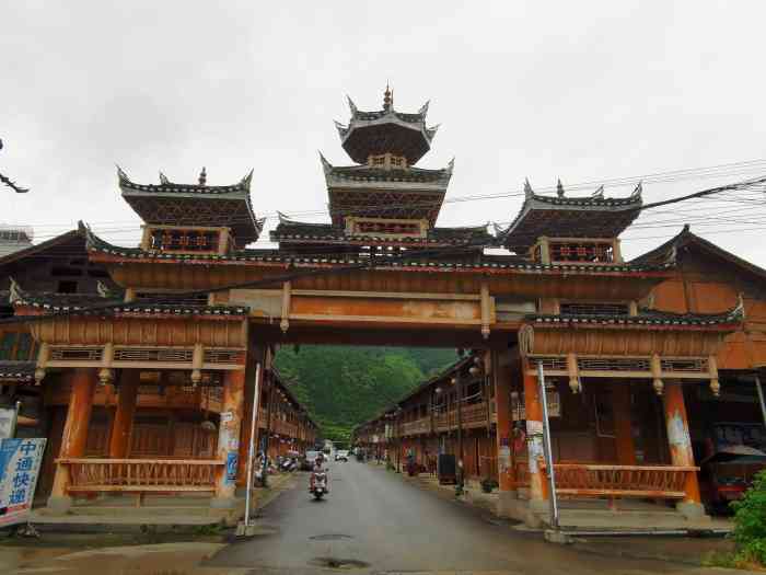 三宝侗寨-"三宝侗寨,这里有一年三熟的万亩良田大坝,.