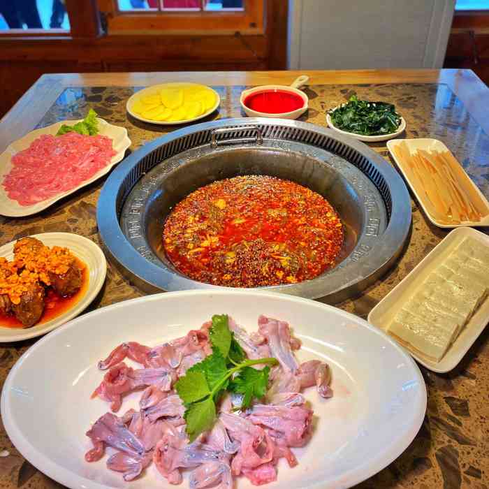 杨二扯鱼兔火锅-"[薄荷]环境: 年前新开,现在试营业中,.