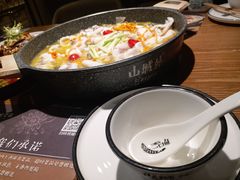 -山城外·非遗酸菜鱼(财富中心店)
