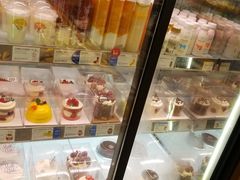 面包甜点陈列柜-巴黎贝甜(右安门店)