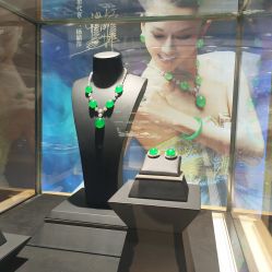 -北京七彩云南翡翠珠宝旗舰店(月坛店)