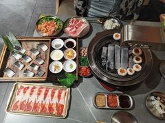 -围炉肉舍•炭烤活鳗•丹东海鲜烤肉(步行街店)