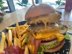 双层牛肉芝士汉堡-home 逅·慕西餐厅