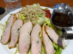 烟熏鸡胸藜麦坚果色拉配千岛酱-燕庭·纯燕窝·甜品下午茶(南京西路店)