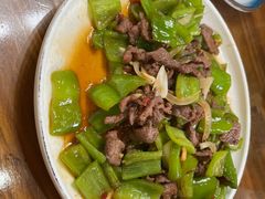 青椒黄牛肉-芦茨金富饭庄·25年老字号·专做稻草鸡