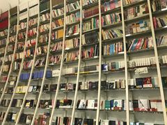 -钟书阁(松江泰晤士小镇店)