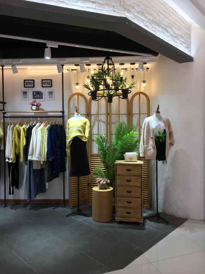 城市衣柜cevel(城市广场店)-"城市衣柜,就在城市广场2楼服务台那边.