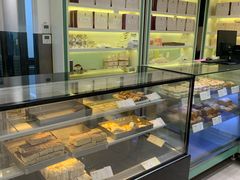 面包甜点陈列柜-上海哈尔滨食品厂(淮海中路店)