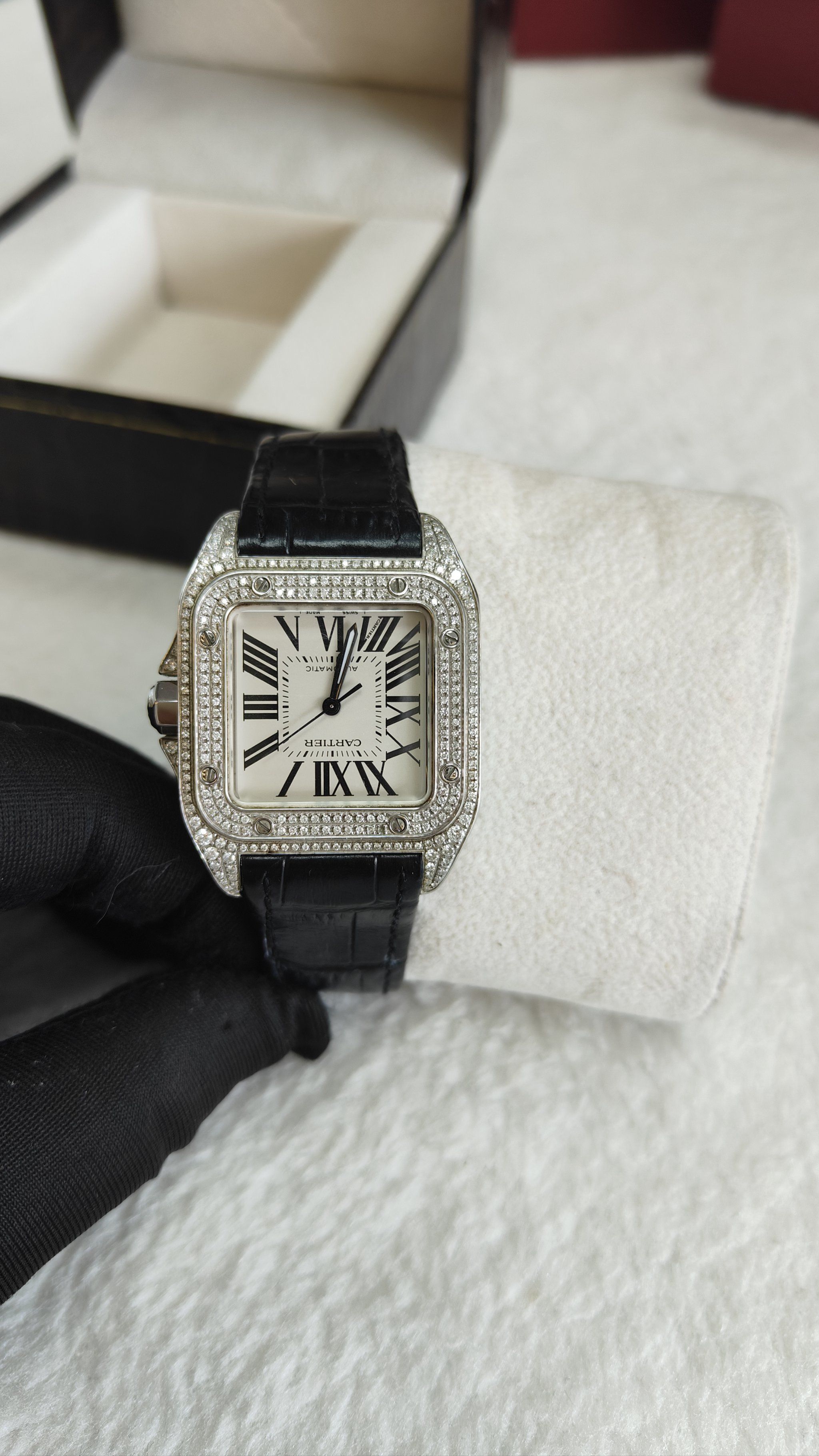 卡地亚山度士,中号,全表后镶满钻,自动机