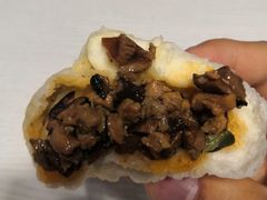 麻辣香菇鸡丁包-老陶包子铺(南大西南村店)