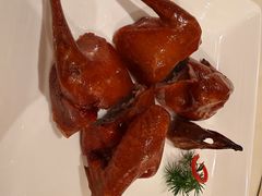 玻璃脆皮乳鸽-利苑酒家(合景国际金融广场店)