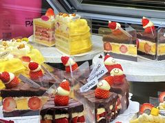 草莓鲜奶蛋糕-PAOPAO Bakery&Café(港汇店)