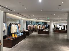 -URBAN REVIVO(高德置地广场·春广场店)