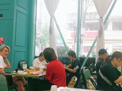 大堂-东鑫记港式茶餐厅(南京东路店)