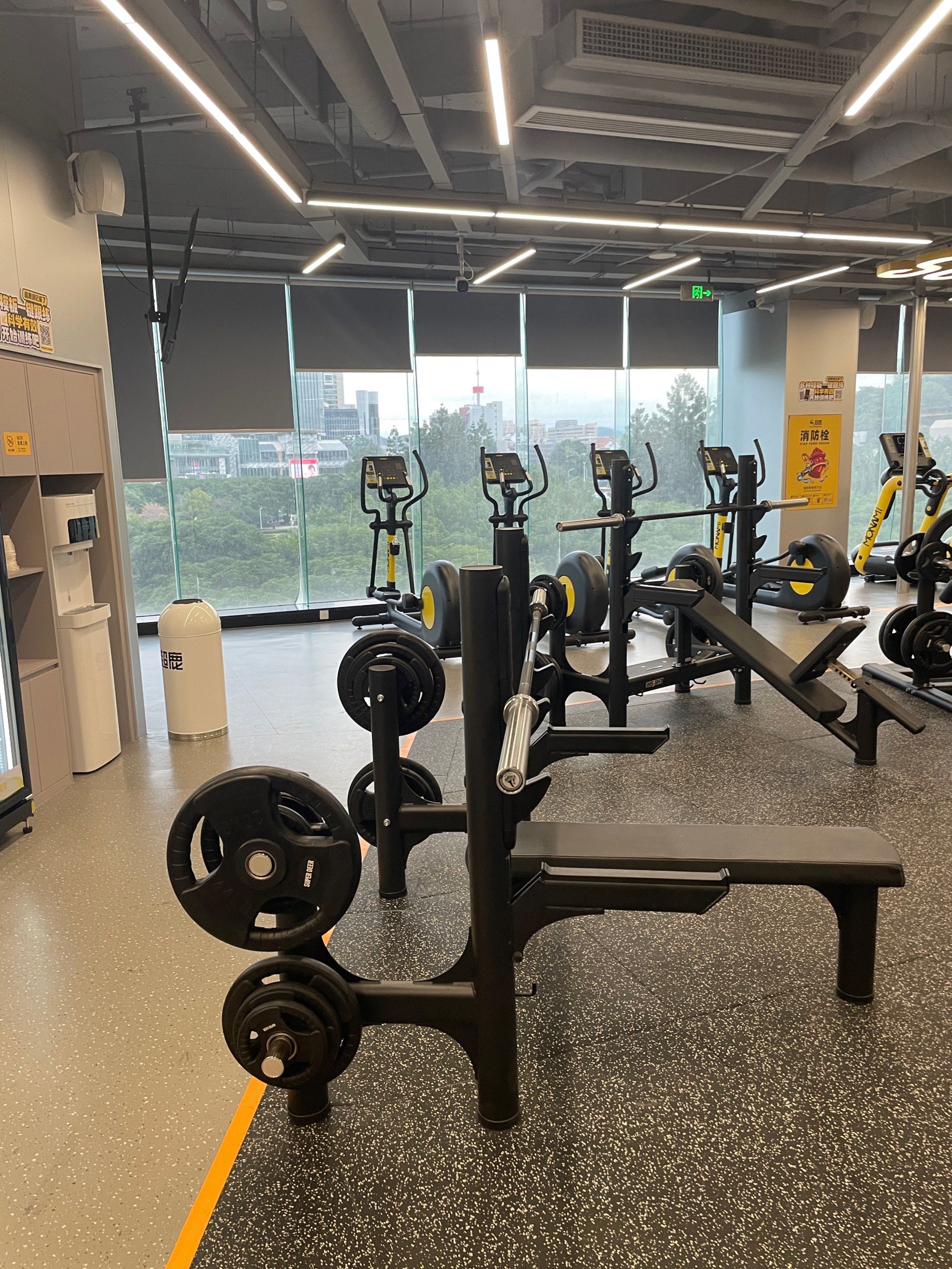 超鹿运动-正大广场店