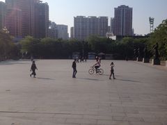 景点-英雄广场