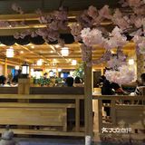 有肉，寿司，大酱汤，石锅拌饭。一定能吃饱吃好