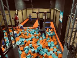 -蹦贝运动中心·蹦床·攀岩·闯关(龙岗店)