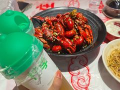 -肥肥虾庄·金牌油焖大虾(汉街SKP店)