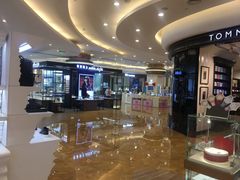 -王府井百货熙地港店