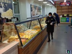 面包甜点陈列柜-新隆嘉生鲜超市(北二经街店)