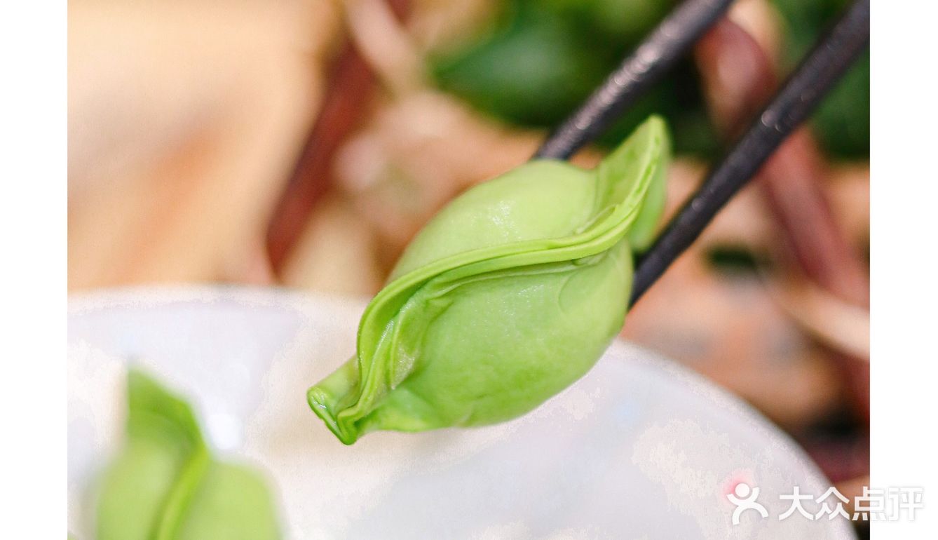 过分了！这家素菜火锅店会给仙女送花花，怎么这么加分🌷