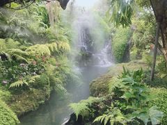 -Chom Cafe and Restaurant