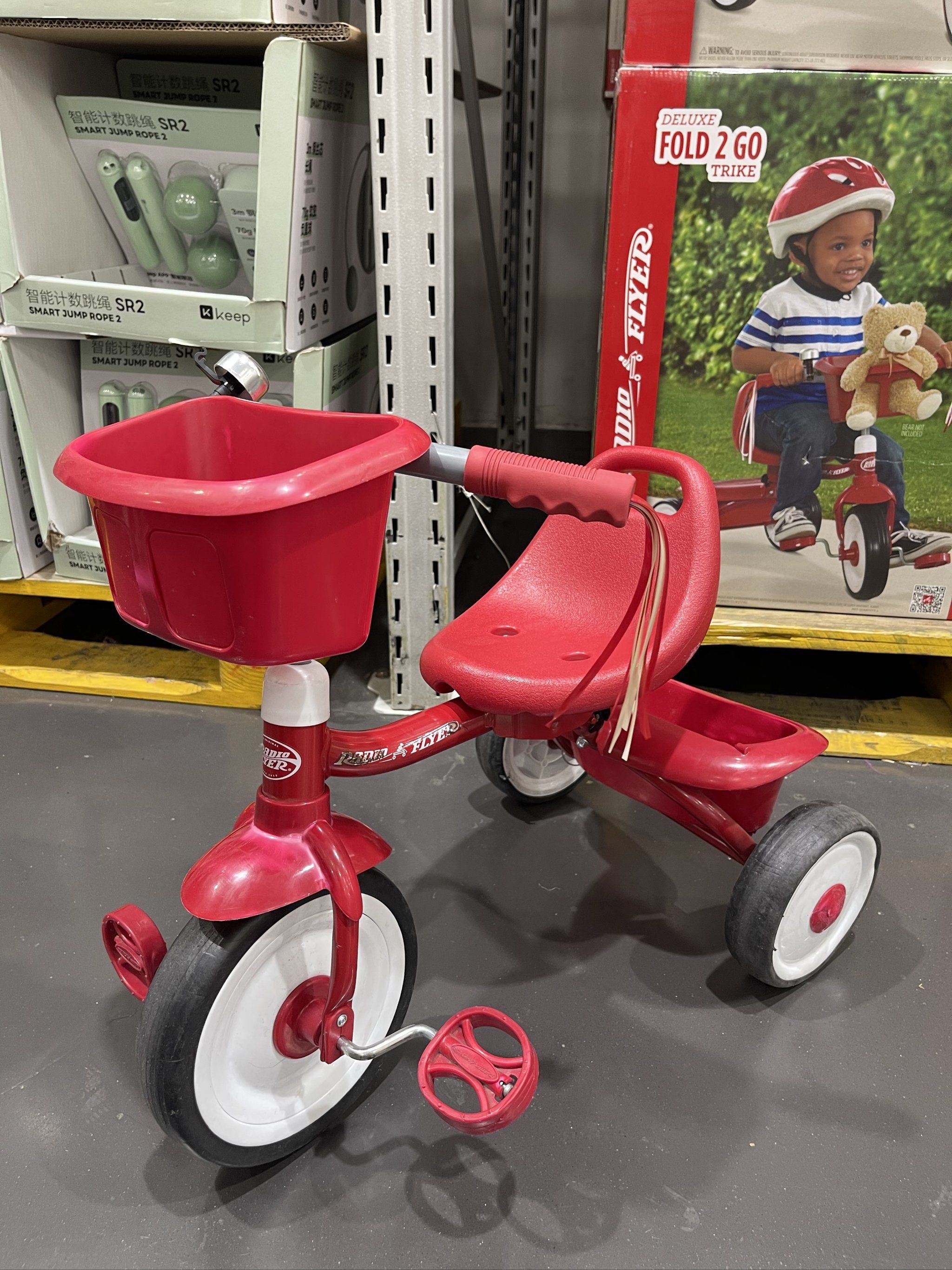 山姆网红三轮车,萌娃骑上就不肯下来啦!