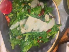 豌豆尖爆石笋清炒免辣-雀舞云南菜(乐客城店)
