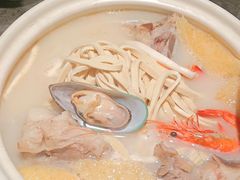 招牌骨头锅&nbsp;8小时大火骨汤-旺晖本帮骨头煲·深夜火锅(梅园路店)
