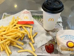 麦辣鸡腿汉堡经典中薯条套餐-麦当劳(广州南站B10检票口楼上)