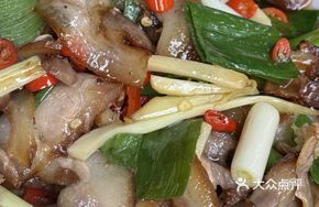 Braised Pork Stir-fried with Green Pepper