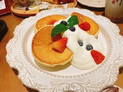 莓果乐园日式梳芙厘松饼-秘密旅行Bonjour(黑金冠 江南西店)