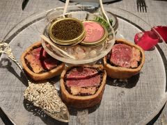 惠灵顿牛排-弦月窗LUNETTE BY AMANDA(复兴路店)