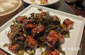 Pork with Vegetable Juice Steamed Buns