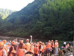 -安吉龙王山峡谷漂流