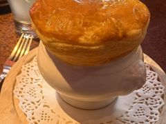 酥皮奶油蘑菇汤-卡本妮法餐厅·北京和平宾馆