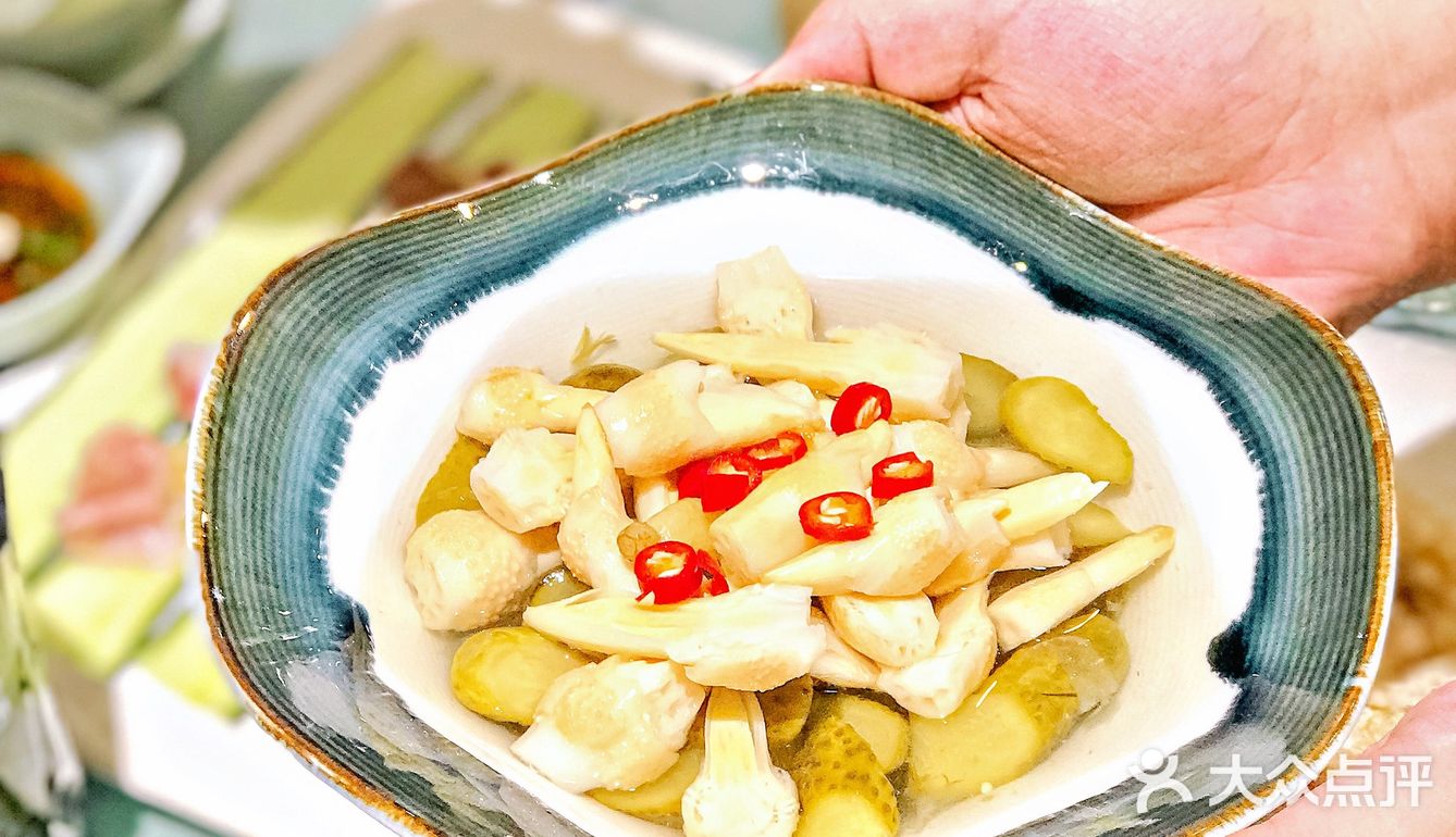 鲜掉眉毛❗️姐妹带我吃的这家薄如纸的斑鱼火锅真🉑