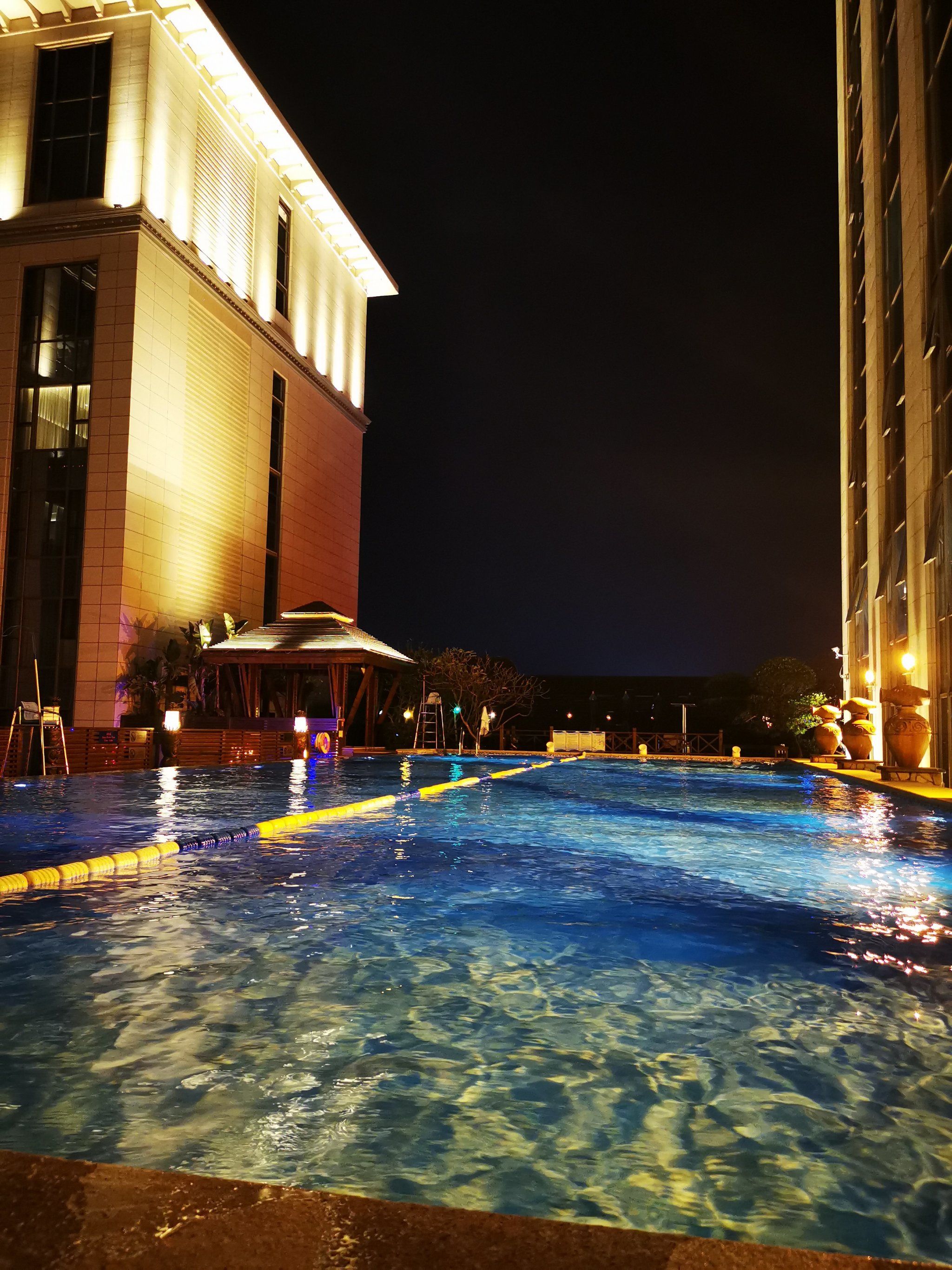 星级酒店里室外泳池,东南亚景观